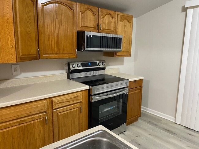 Foto del edificio - 563 Pennington Ave