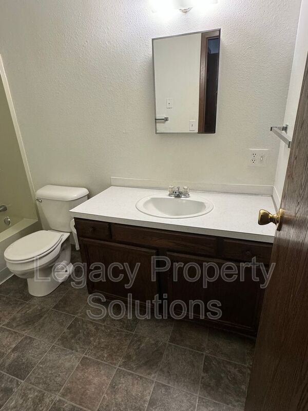 Building Photo - 700 S 12th St