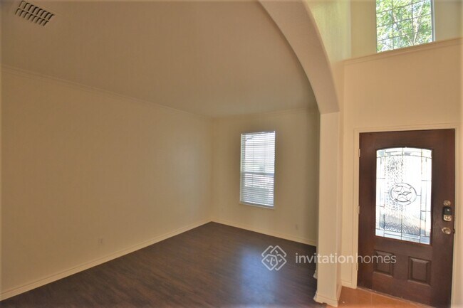 Foto del edificio - 15676 Sweetpine Ln