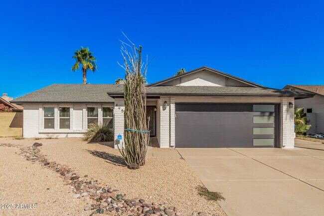 Building Photo - 4950 W Grovers Ave