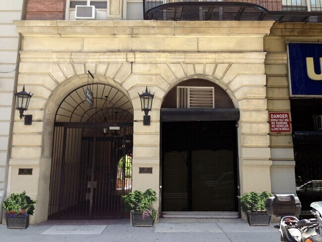 Foto del edificio - 23 Waverly Pl