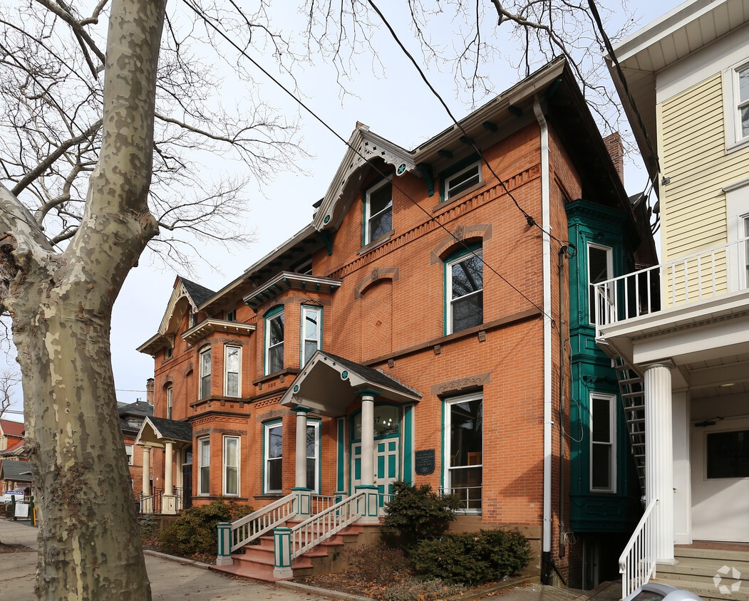 Building Photo - 57 Trumbull St