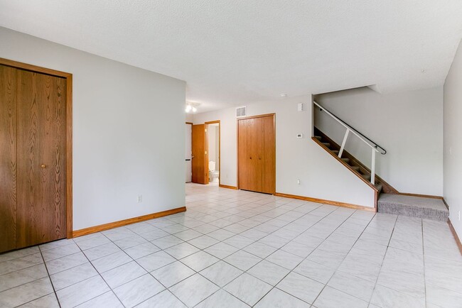 Building Photo - Two bedroom townhome with two garages avai...