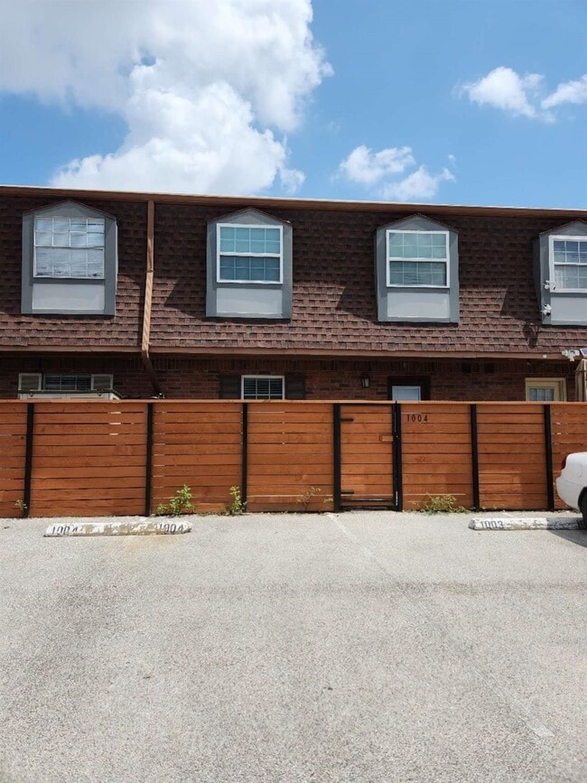Building Photo - 9303 Hammerly Blvd