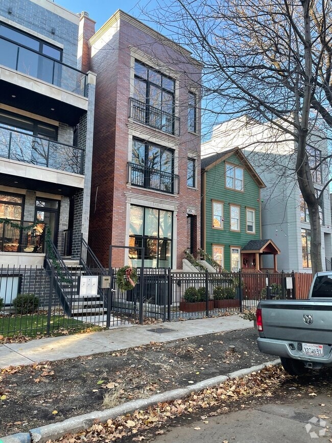 Building Photo - 1024 N Honore St