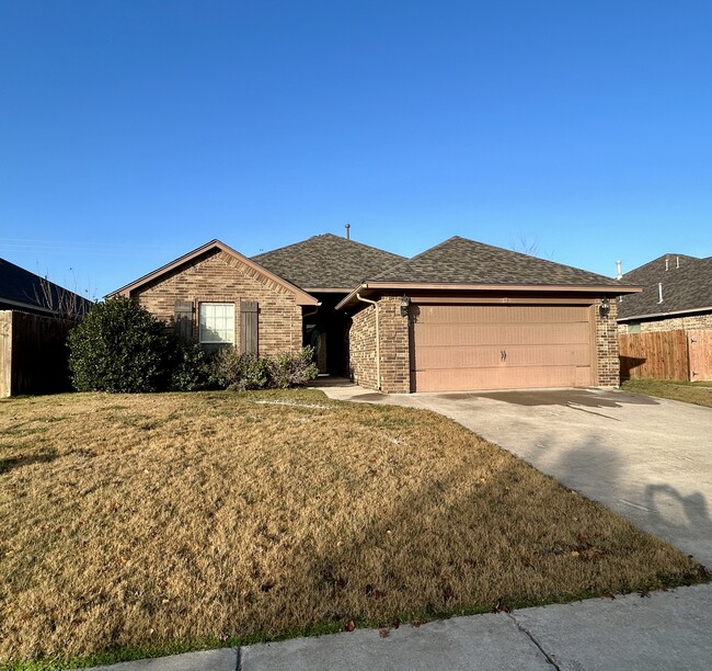 Building Photo - 2407 SW Edinburough Dr