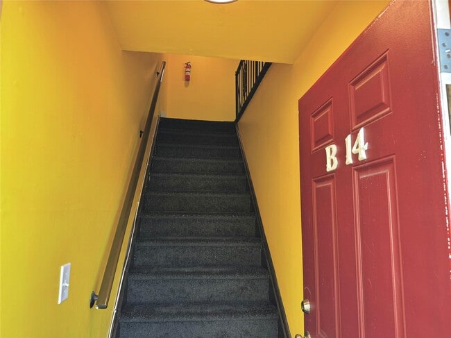 Building Photo - 250 Beechwood Ave