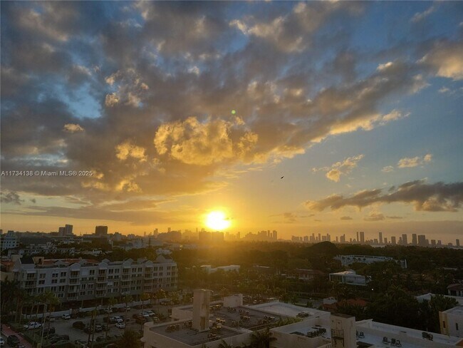 Foto del edificio - 100 Lincoln Rd