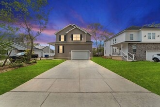 Building Photo - 447 Redwood Ave