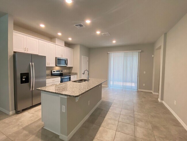 Foto del edificio - 3 Bedroom, 2.5 Bath Townhome in Legacy Place!