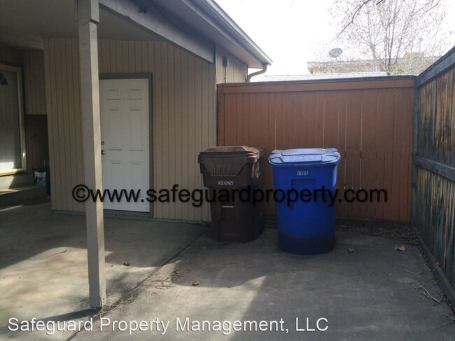 Building Photo - 4 br, 2 bath House - 810 E. Enchanted Drive