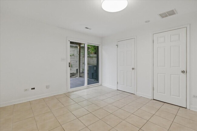 Foto del edificio - 745 N Wood St