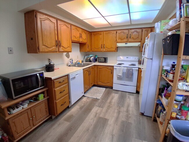 Building Photo - 243 E 400 N