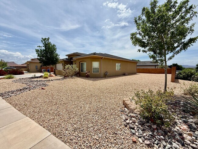 Building Photo - 4 Bedroom Home for Rent