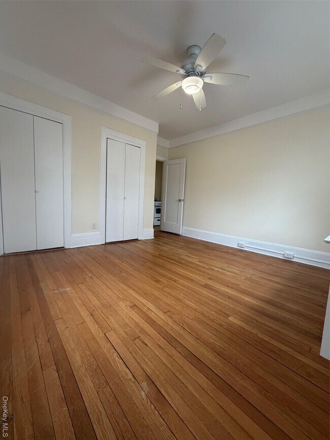 Foto del edificio - 837 White Plains Rd