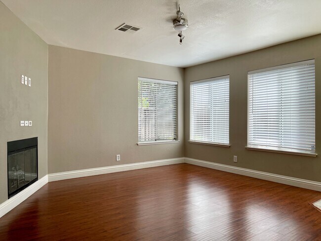 Building Photo - 6120 Yeadon Way