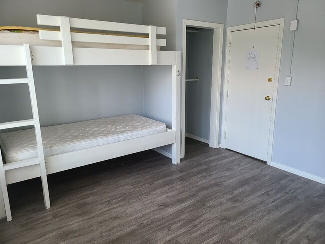Example Room - 649 Gayley Ave