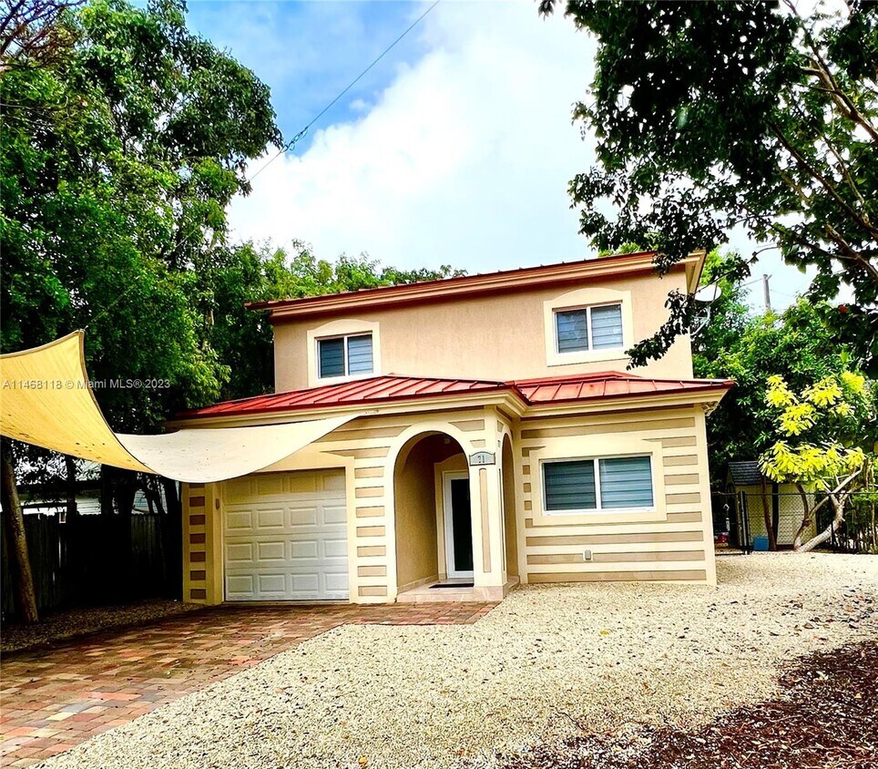 Primary Photo - 71 Blackbeard Dr