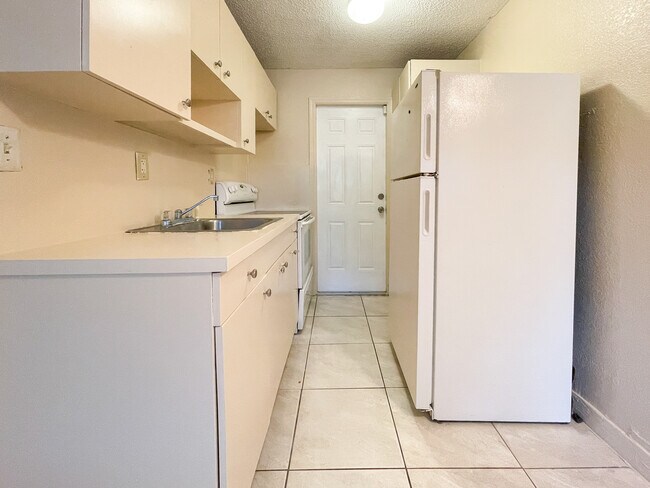 Foto del edificio - 1717 NW 8th Pl
