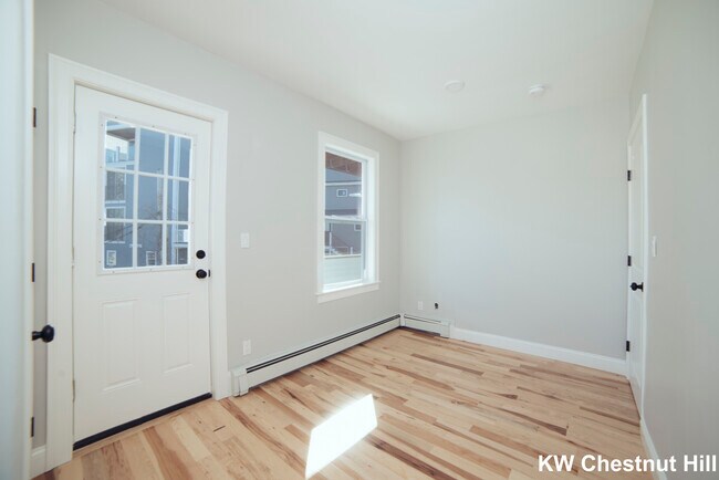 Building Photo - 10 Duffley Ct