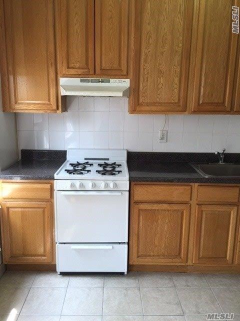Foto principal - 42-18 165th St