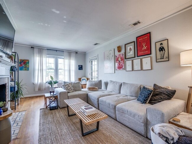 Foto del edificio - 5804 Goodwin Ave