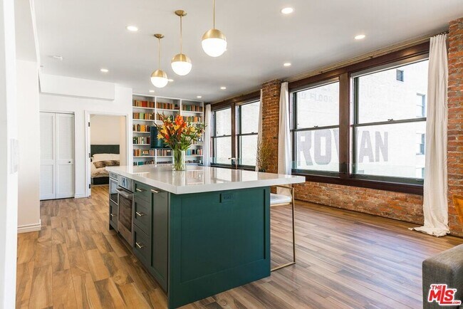 Foto del edificio - 460 S Spring St