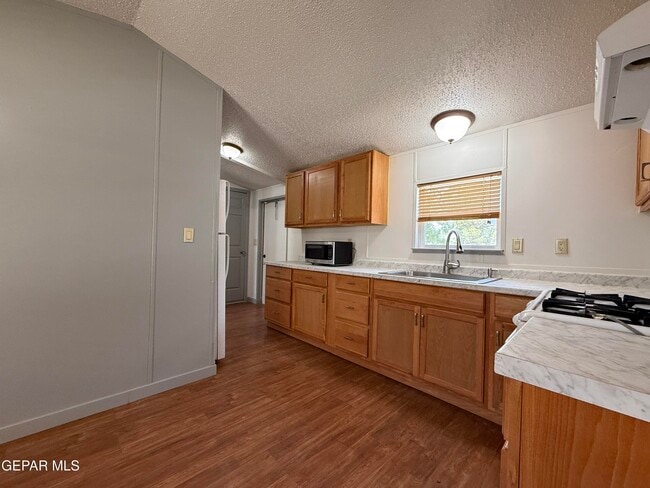 Building Photo - 5941 Sixta Dr