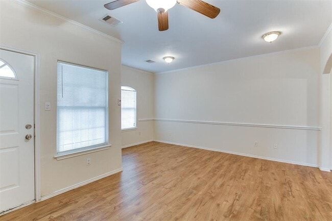 Building Photo - 5203 Ridgeway Unit B Dr