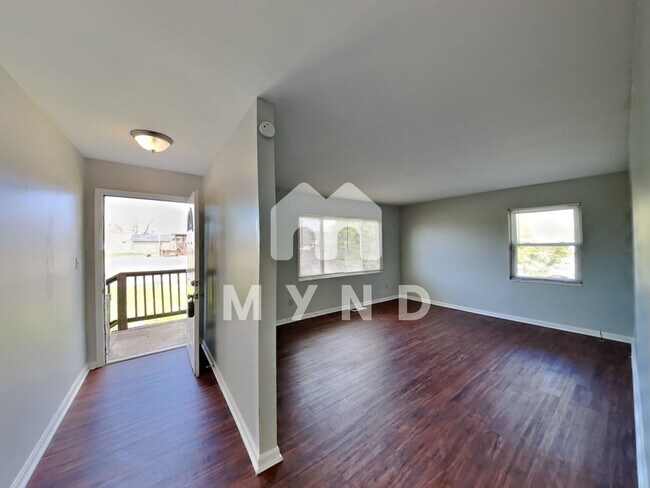 Building Photo - 617 5th Way