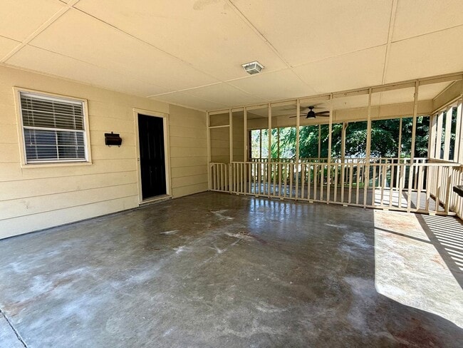Building Photo - 6604 Granada Dr