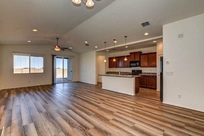 Building Photo - Beautiful home in Saddlewood