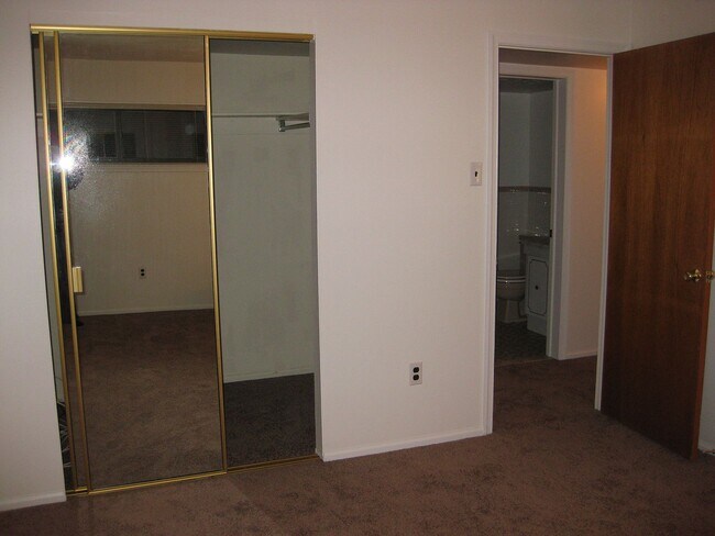 Master Bedroom/Walk-in Closet/Bathroom - 6 Aspen Way