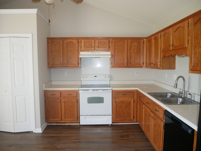 Building Photo - 6192 Magnolia Lakes Dr
