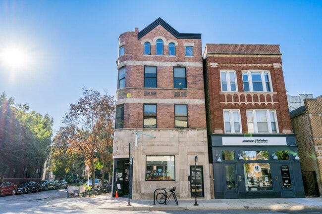 Foto del edificio - 2056 N Damen Ave