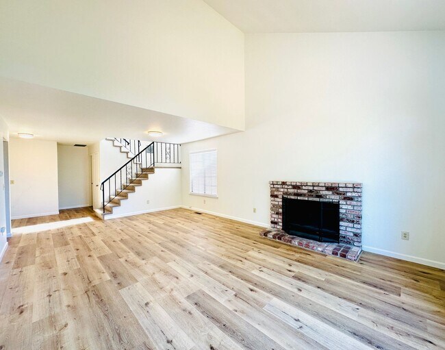 Foto del edificio - 1537 Yarberry Dr