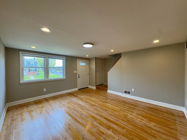 Foto del edificio - Charming 3 Bedroom/2 Bathroom Townhome in Dundalk, MD!