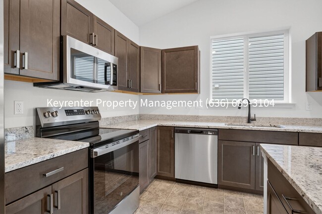 Building Photo - 825 Cedarwood Dr