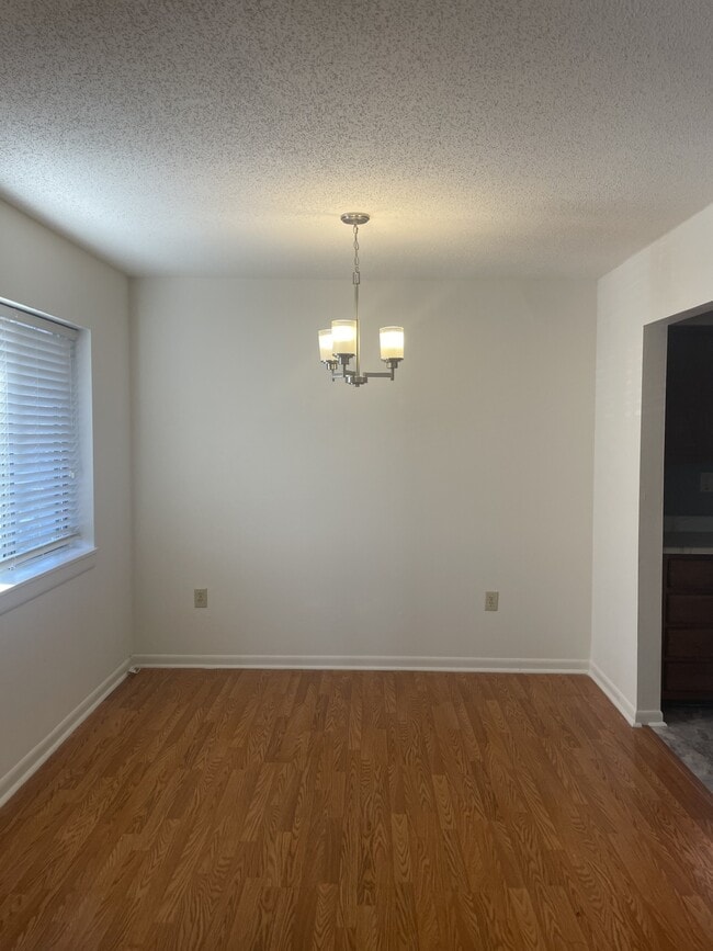 2 bedroom -Dining Area - Deer Run Apartments