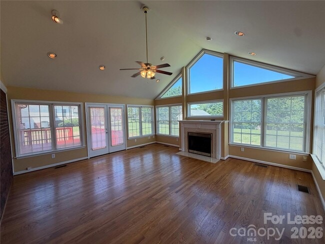 Building Photo - 236 Meadow Oaks Dr