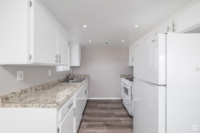 1BR, 1BA - 650SF - Kitchen - 12304 Grevillea Ave.