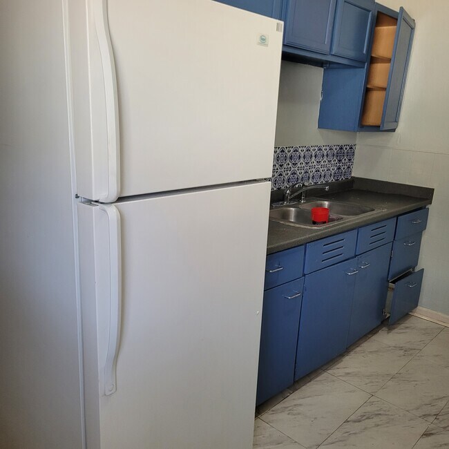 Refrigerador en la cocina - 1612 S Hughes St