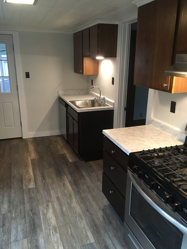 Building Photo - 1129 Brown Ave