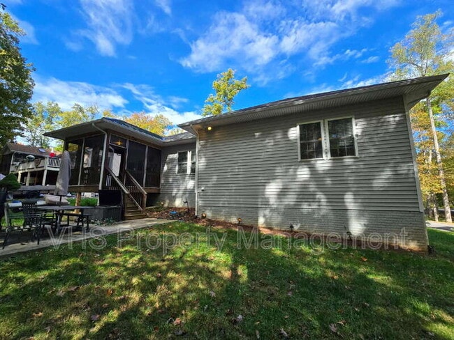 Building Photo - 2400 Lakeview Pkwy