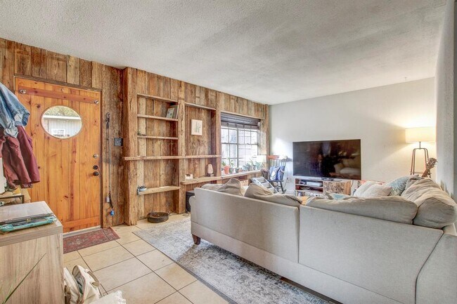 Foto del edificio - 3317 S Oak Dr