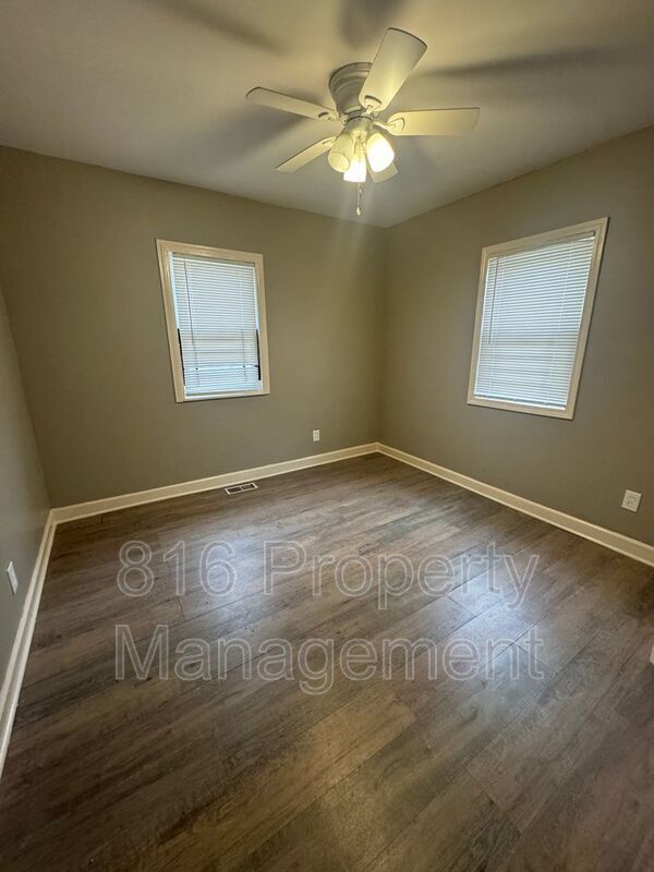 Foto del edificio - 1817 E 82nd St