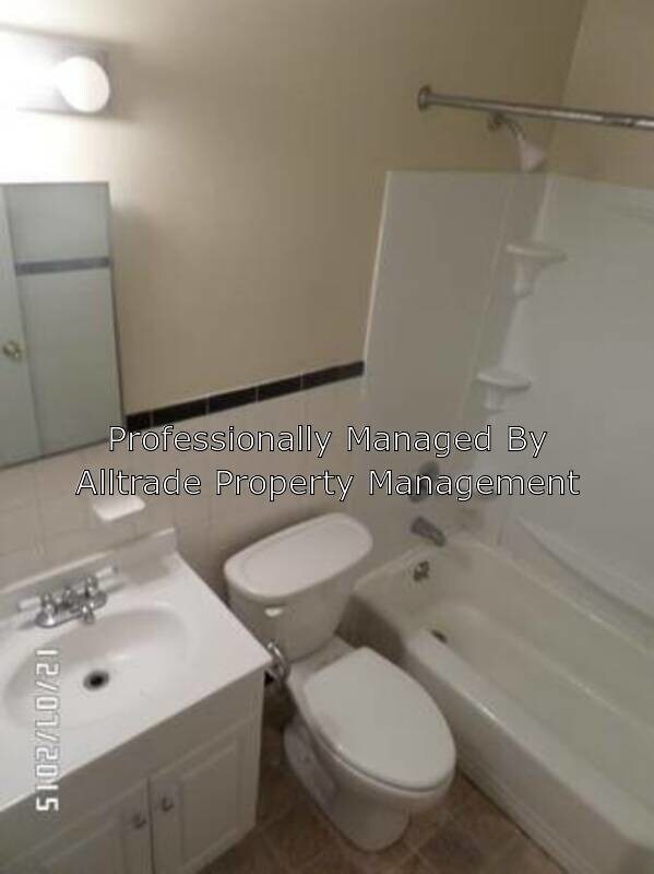 Building Photo - 215-218 Sherwood Ct