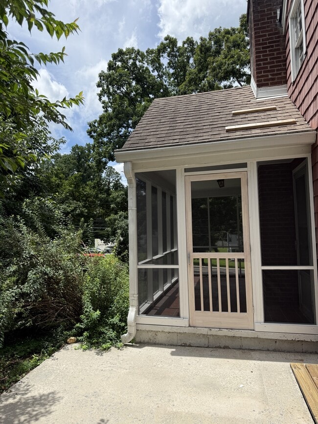 Building Photo - 312 N Chilhowee Dr
