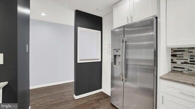 Building Photo - 221 Allem Ln