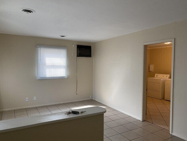 Building Photo - 4240 Carolina St